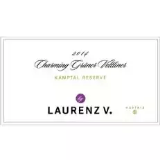 Aromi di mele mature e una tipica speziatura Veltliner si sposano per creare un affascinantebouquet di frutta. Al palato, il vino è morbido e succoso, sostenuto da un frutto fineacidit. Molto armonioso, che consente di bere perfettamente liscio. Semplicemente affascinante!