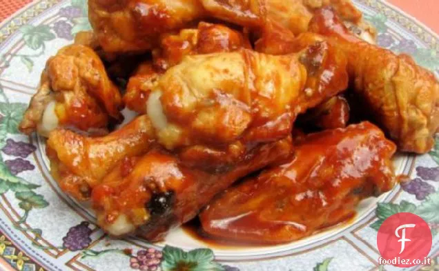 Ali di pollo con salsa barbecue per la pentola di coccio!