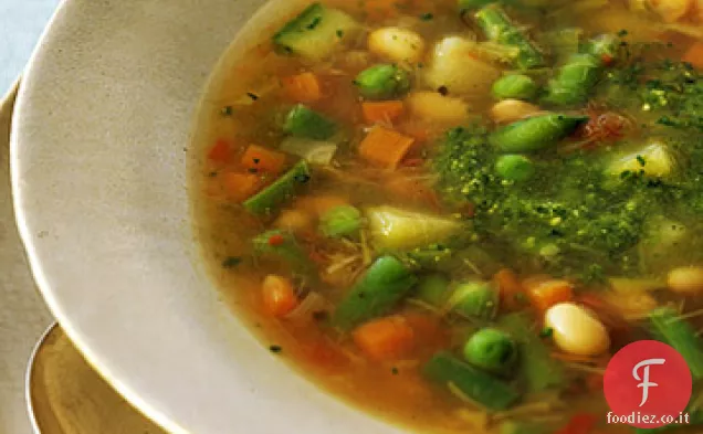 Zuppa di verdure primaverili con pesto