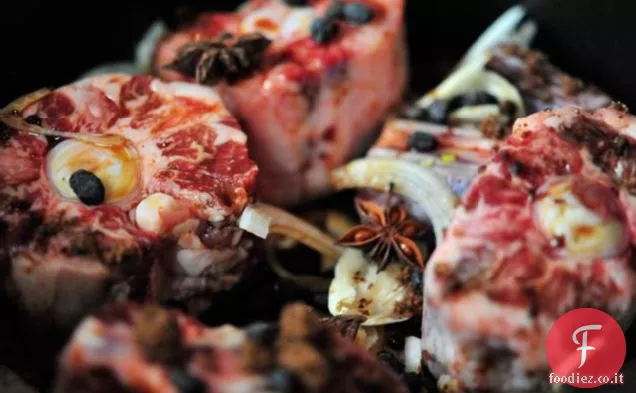 Oxtails brasati con verdure cinesi