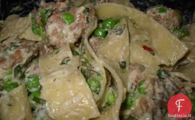 Tagliatelle con Piselli Schiacciati, Salsiccia e Ricotta-Giada