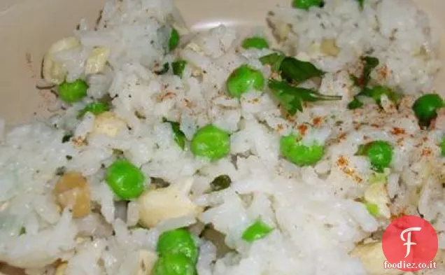 Riso al coriandolo al cocco con piselli e anacardi