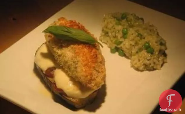 Pollo in crosta di parmigiano su melanzane Pomodoro secco e mozzar