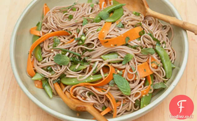 Tagliatelle di Soba con verdure e menta