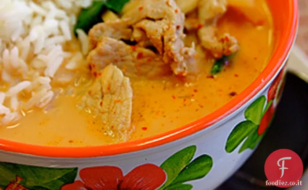 Cremoso Curry maiale e riso cuocere