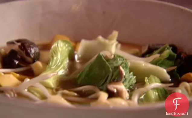 Zuppa di noodle per persone bisognose