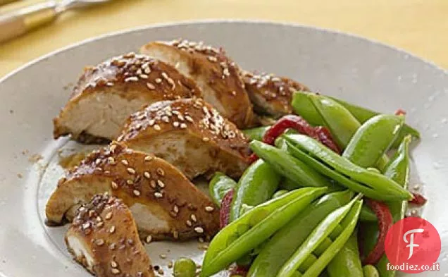 Hoisin-Pollo glassato con piselli a scatto di zucchero