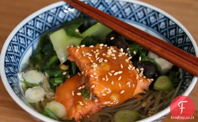 Facile Miele Miso Salmone glassato e zuppa di noodle Soba