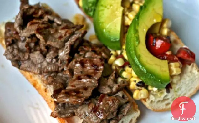 Cena stasera: Panino bistecca con mais, pomodoro e avocado
