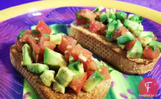 Crostini semplici di pomodoro e Avocado