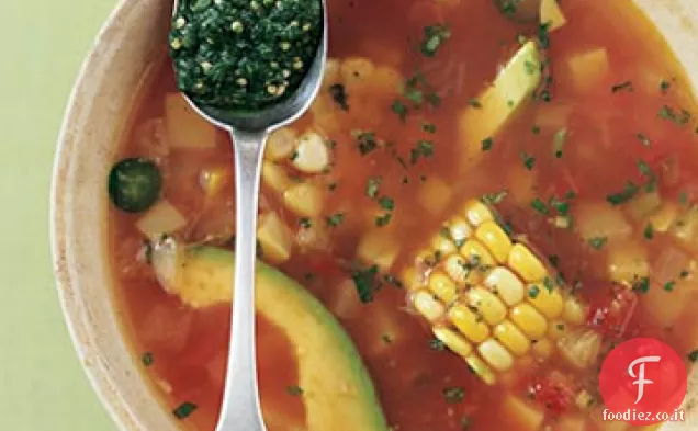 Zuppa di fiesta messicana con Tomatillo arrosto e pesto di coriandolo