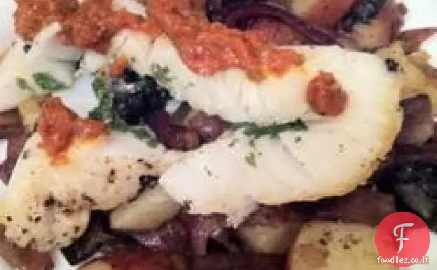 Spigola tagliata con cipolle rosse, funghi e patate novelle