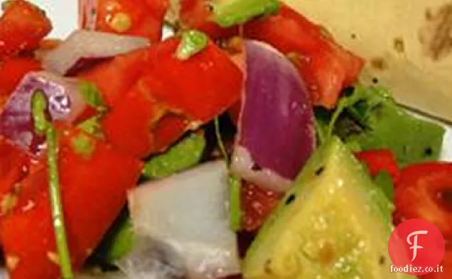 Insalata di avocado al pomodoro in stile persiano
