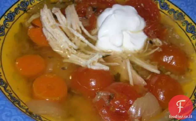 Zuppa di pollo e verdure in stile Yucatan