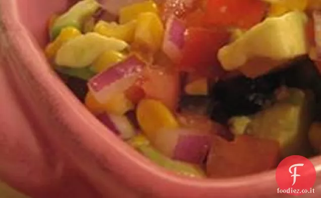 Salsa di pomodoro, mais e avocado