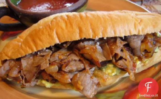 Torta Ahogada (Panino di manzo annegato)