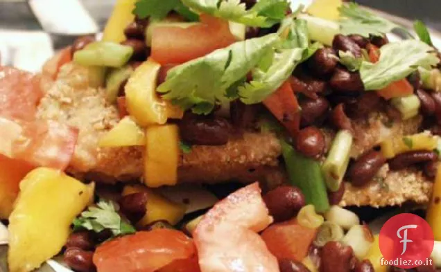 Cotolette di tacchino rivestite di semi di lino fritte al forno con salsa di fagioli neri