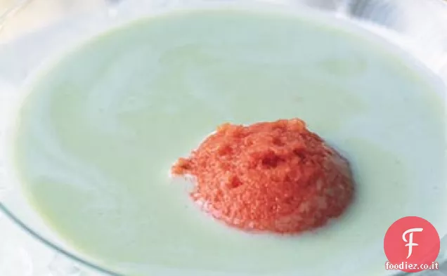 Zuppa di yogurt e basilico con ghiaccio al pomodoro
