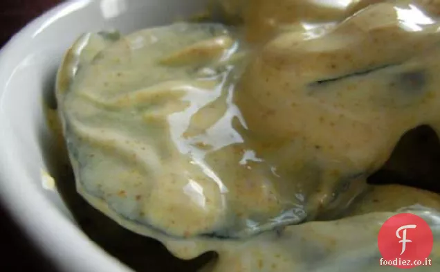 Insalata di cetrioli cremosa con curry