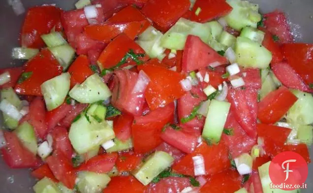 Insalata di cetrioli di pomodoro (insalata Shirazi)