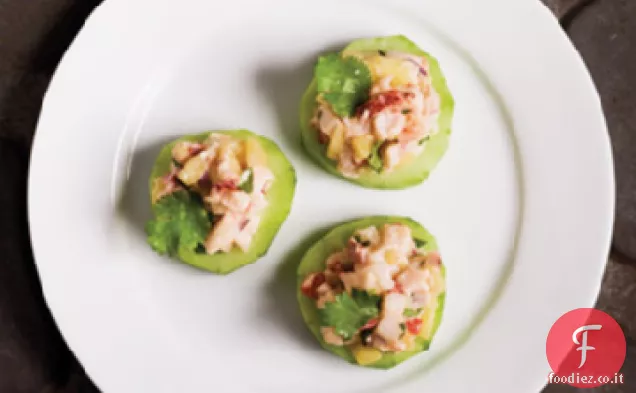 Insalata di aragosta su fette di cetriolo