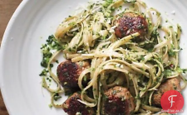Pesto di broccoli Rabe con pasta integrale e salsiccia di tacchino