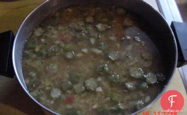 Petti di pollo anneriti con cetriolo marinato (Low-Carb)