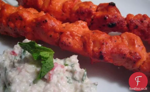 Pollo Tikka con cetriolo Raita