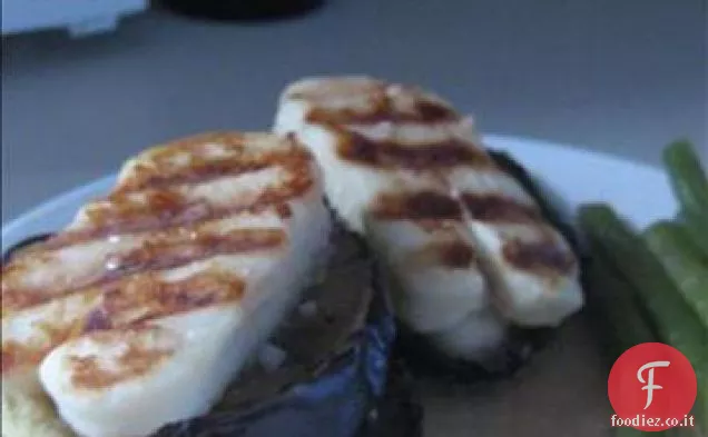 Pila di Halloumi e melanzane (melanzane) 