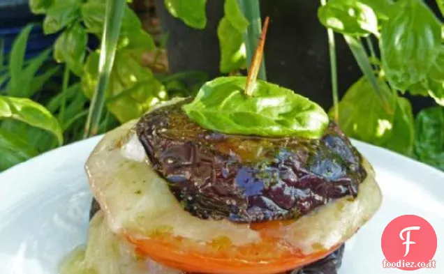 Panini alle melanzane con formaggio di capra, pomodoro e basilico