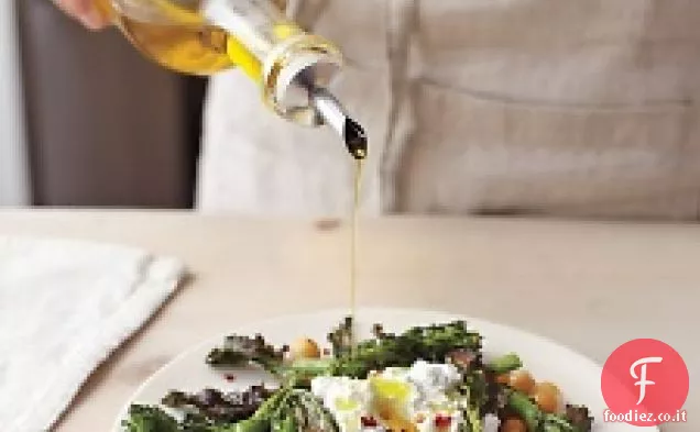 Insalata di broccoli croccanti, ceci e ricotta fresca