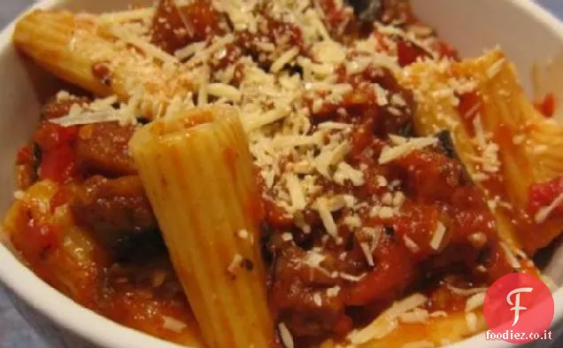 Rigatoni con Pomodoro, Melanzane e Peperoni Rossi