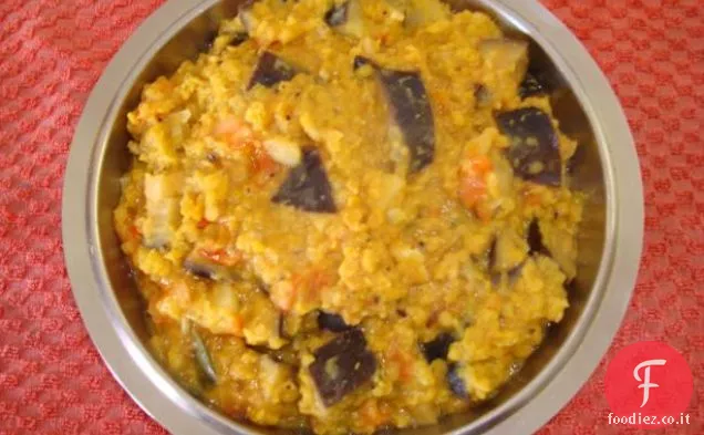 Lenticchie rosse al curry a basso contenuto di grassi e pizza di patate dolci (vegetariana