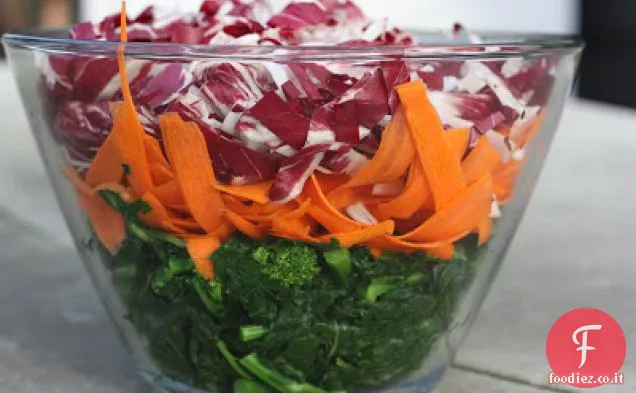 Insalata di broccoli, carote e radicchio