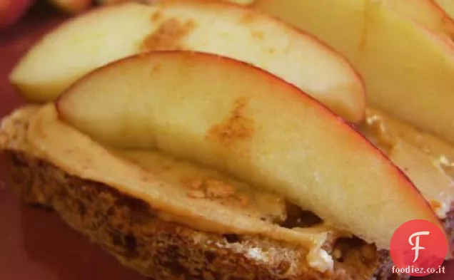 Panino al burro di mele e arachidi