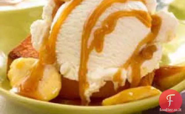 Torta di libbra tostata con gelato e banane
