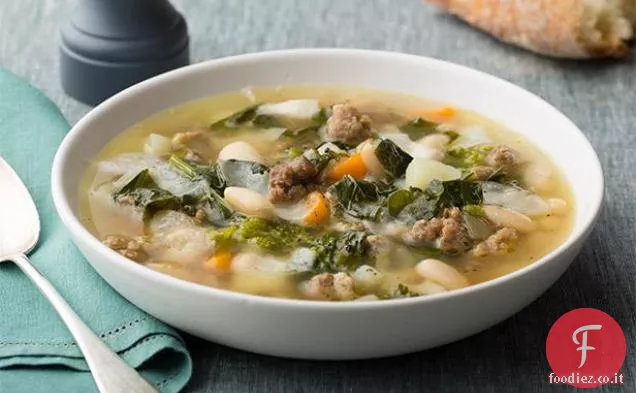 Zuppa di salsiccia, fagioli e broccoli
