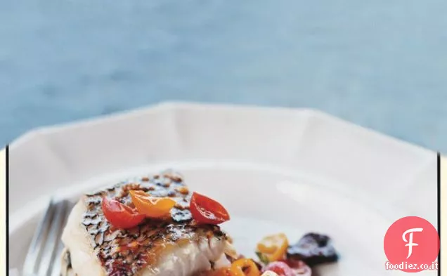 Branzino arrosto con pomodoro e insalata di olive