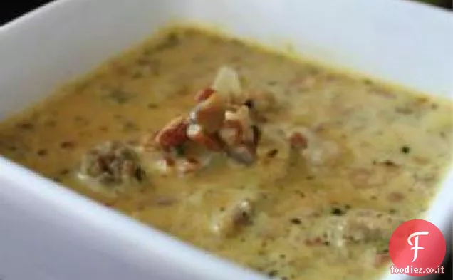 Zuppa di salsiccia di zucca a basso contenuto di carboidrati