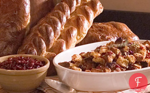 Pane di mais e zucca Challah Ripieno con frutta secca