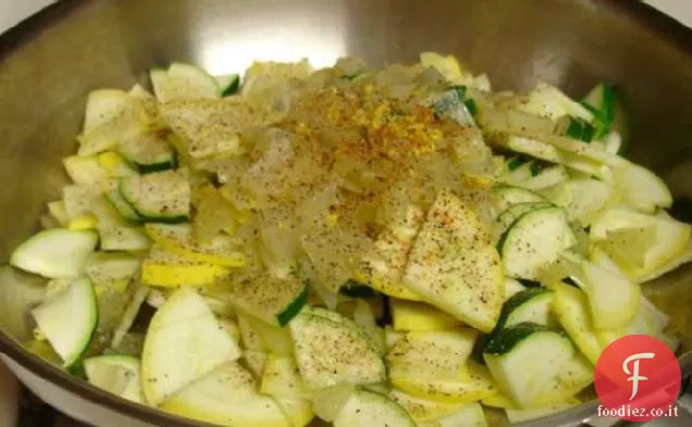 Zucca estiva (verde e giallo), aglio, cipolla, scorza di limone