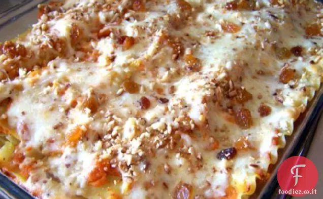 Lasagna di zucca al forno, uva passa e pinoli