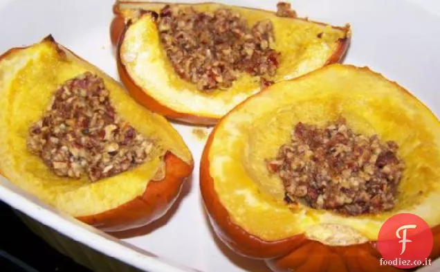 Zucca di ghianda con ripieno di noci brasiliane speziate