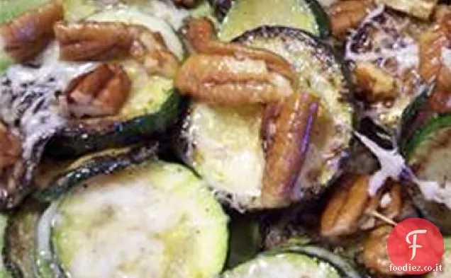 Zucchine e noci Pecan Soffriggere