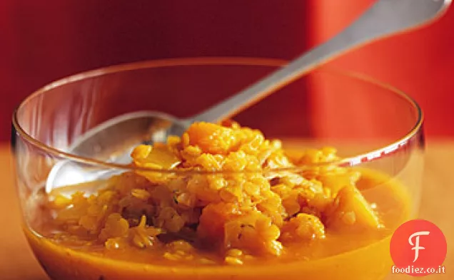 Zuppa di curry di lenticchie rosse e zucca
