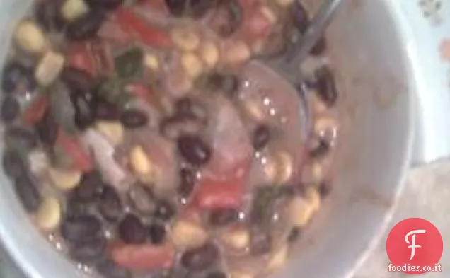 Peperoncino vegetariano di fagioli neri