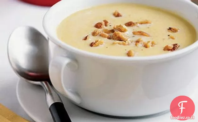 Zuppa di zucca con noci tostate