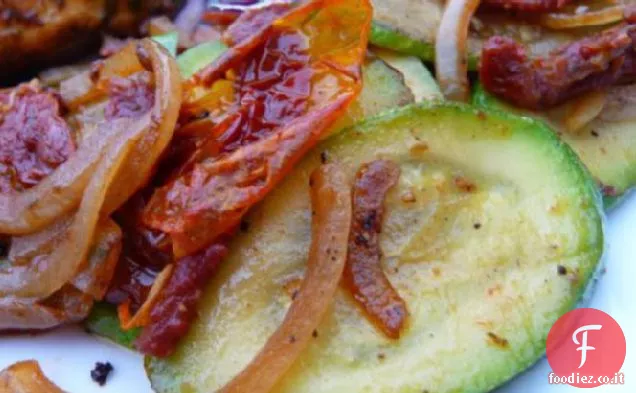 Zucchine saltate con pomodori secchi