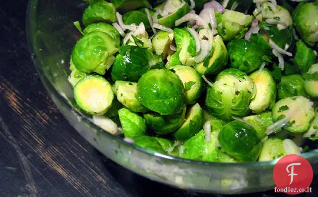 Cavoletti di Bruxelles marinati al limone con Prezzemolo e scalogno