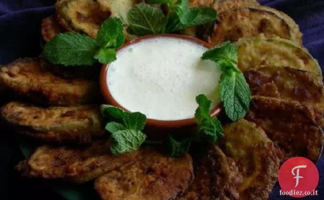 Zucchine fritte con yogurt all'aglio